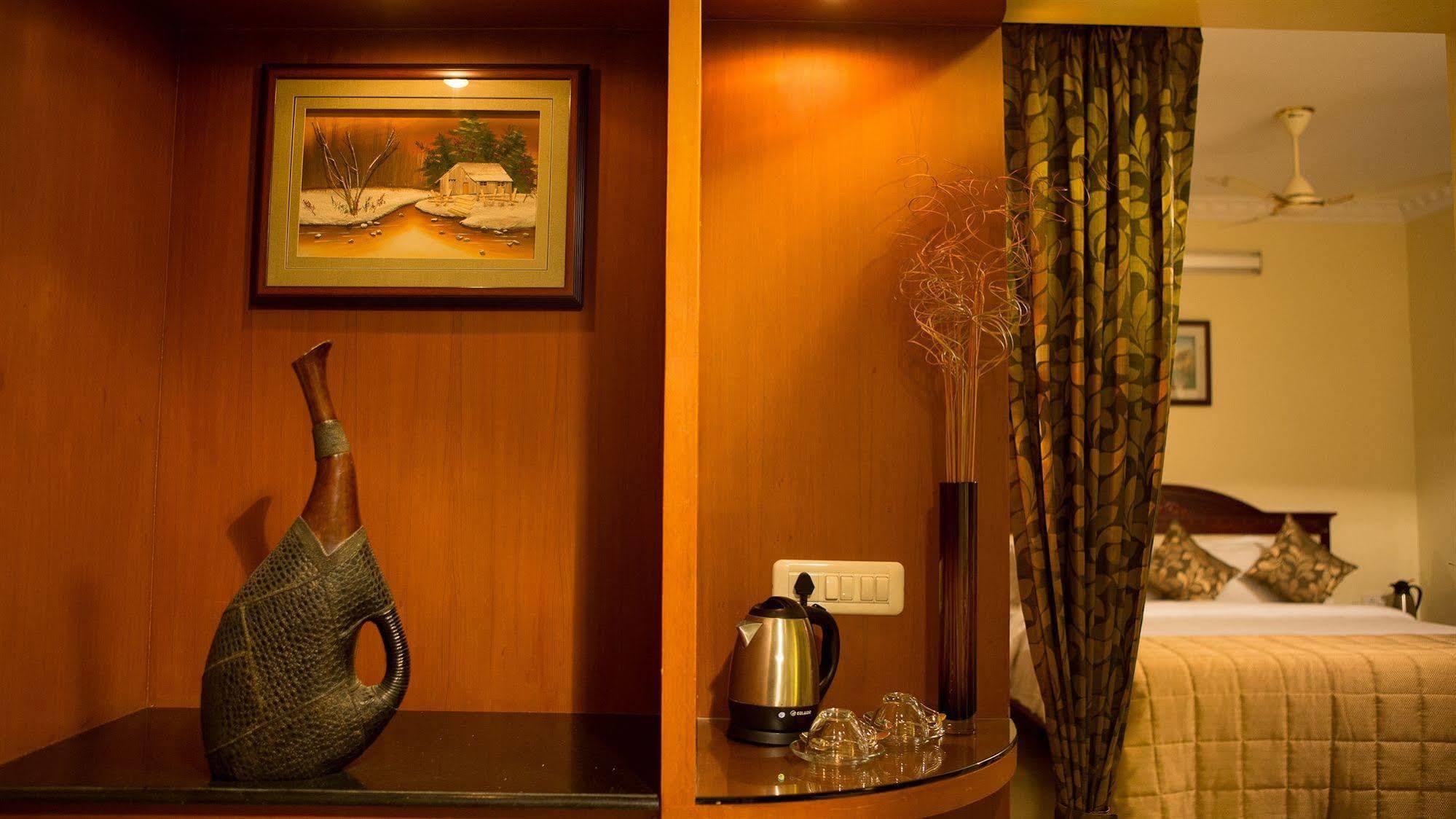 Taz Kamar Family Hotel Chennai Exterior foto