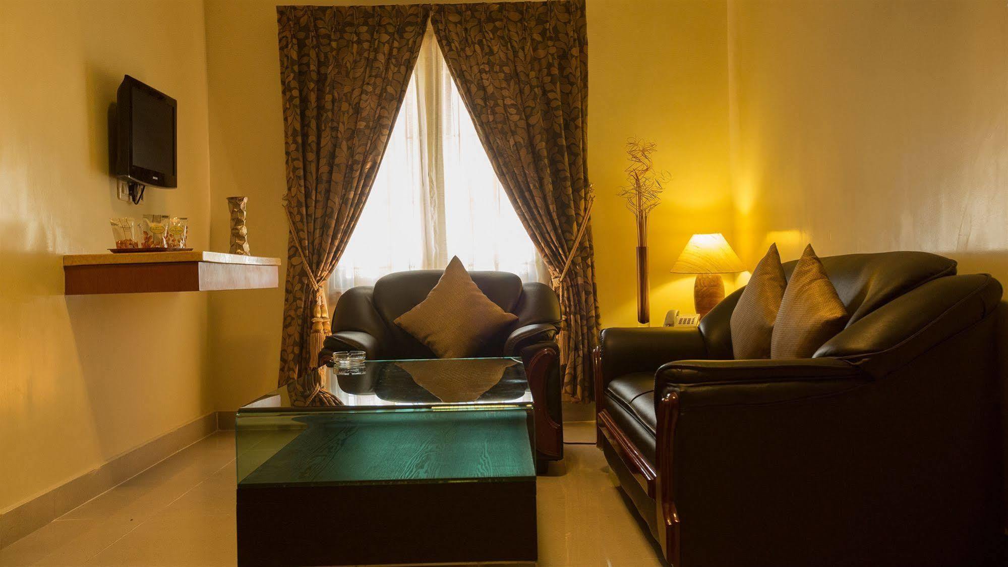 Taz Kamar Family Hotel Chennai Exterior foto