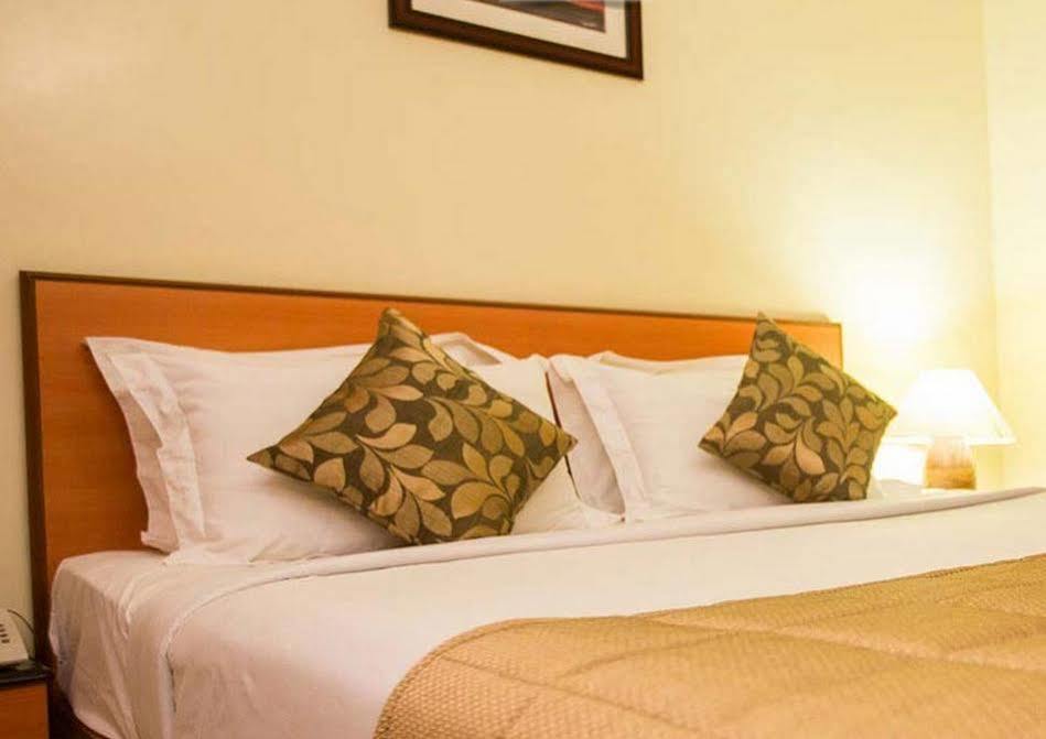 Taz Kamar Family Hotel Chennai Exterior foto